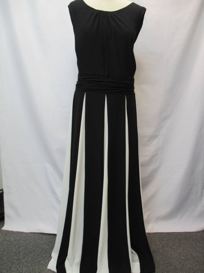 Studio 8 Maxi Evening Dress Black & White Size: 24