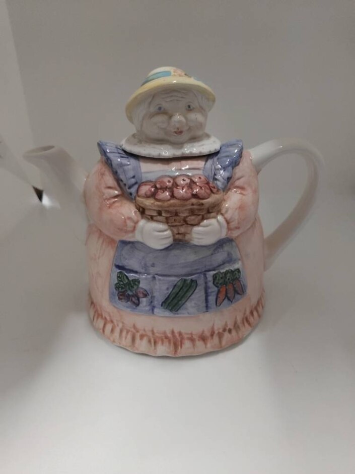 Otagiri Pottery: Grandma Gardener Teapot