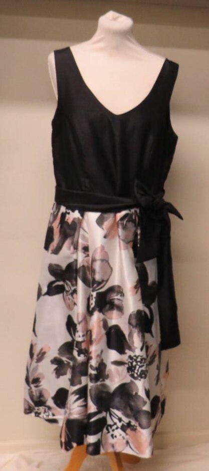 Roman Sleeveless  Dress  Black White Size: 14