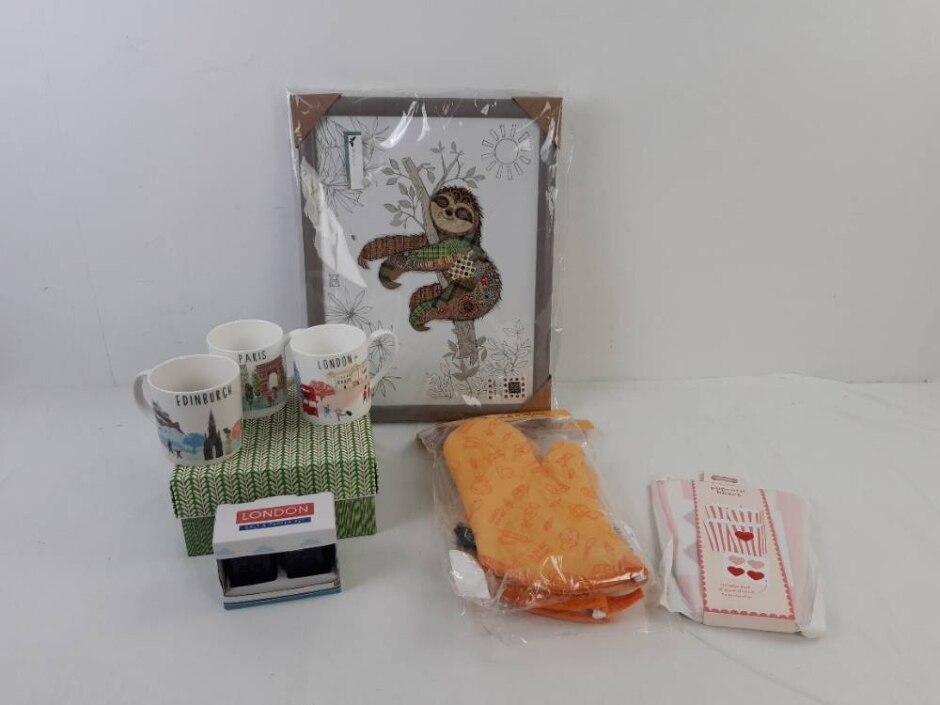 8pcs Kitchen Bundle B Duck Bakery Oven Gloves 3 X Illustrated City Mugs And More