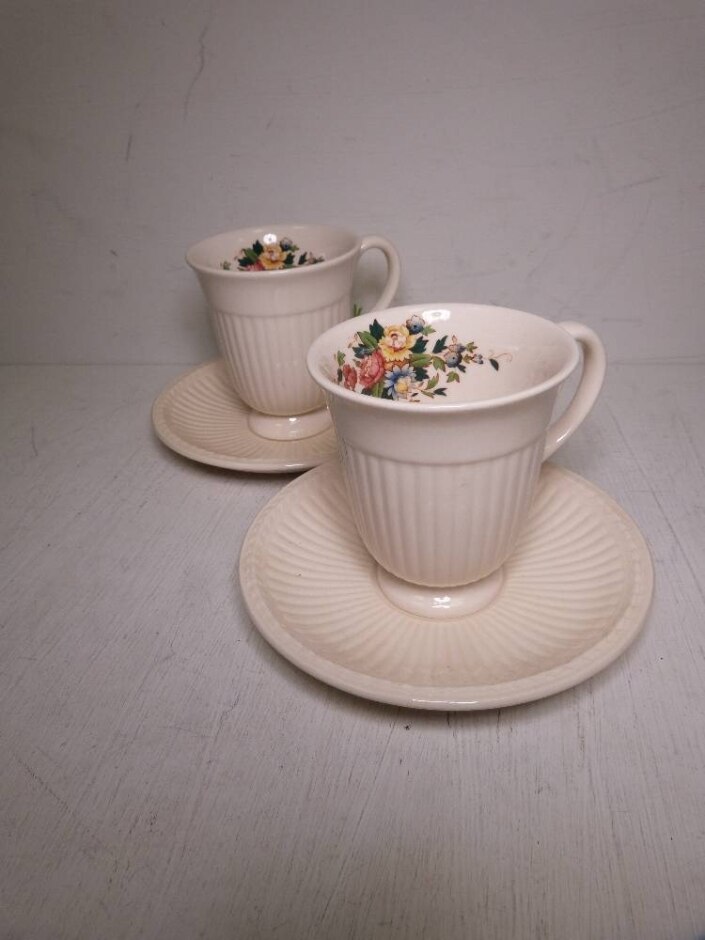 Set Of 2 Wedgewood Of Etruria & Barlaston Cup & Saucer