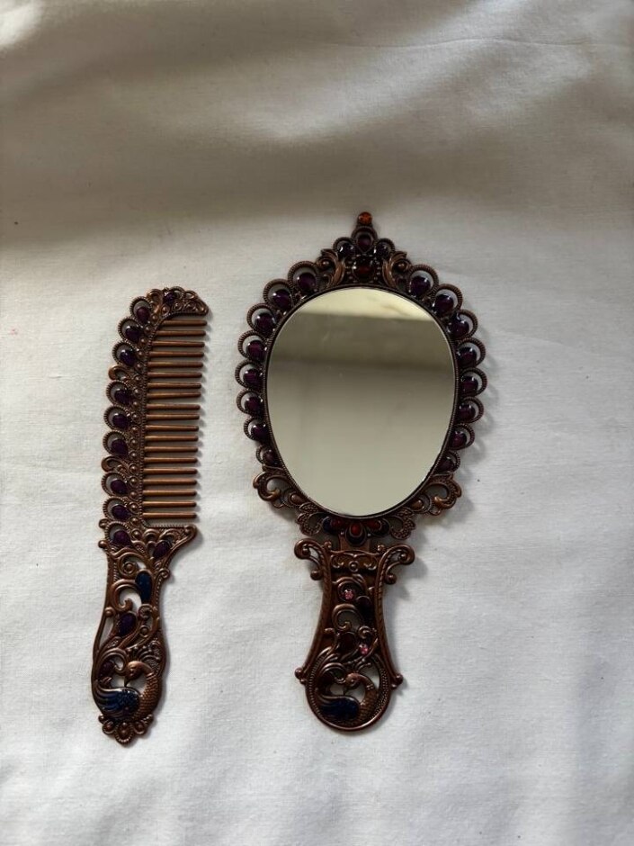 Women Set Hair Comb And Mirror