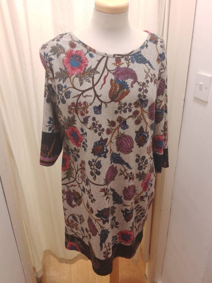 Solo Floral Dress Grey Size: 18