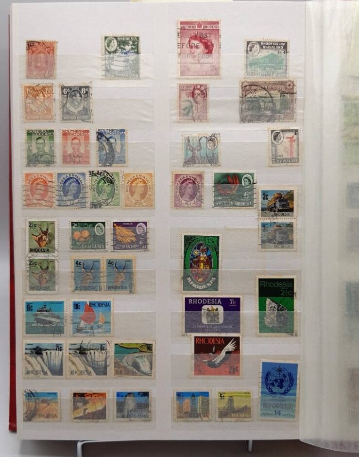 Collection Of 1000+ World Stamps