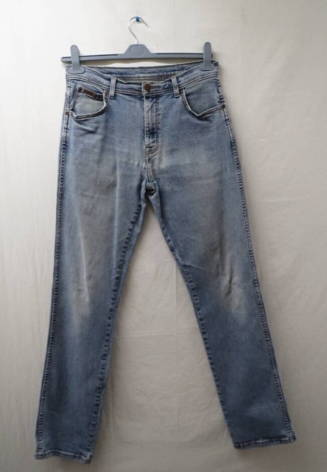 Wrangler Straight Leg Jeans  Washed Blue  Size: L