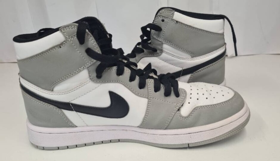 Nike Air Jordan 1 Size 7.5 Women's Trainers (light Gey & White)