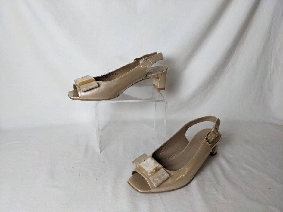 Stuart Weitzman Beige Lustre Peep-toed Slingback Low Heel Size 38 [uk 5]