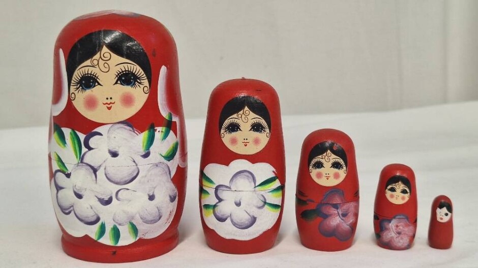 5 Piece Red Hand Painted Interlocking Wooden Russian Doll Decorative Not A Toy Not For Under 5yrs