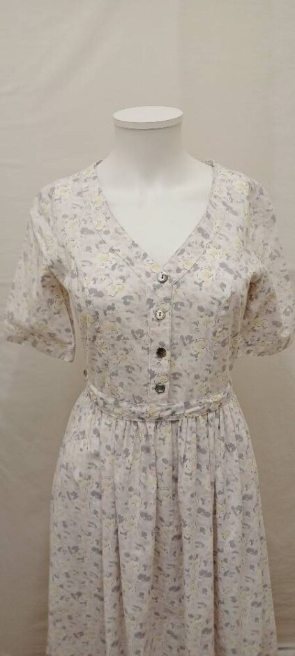Vintage Laura Ashley Cotton Print Summer Dress  White Pink  Size: 10