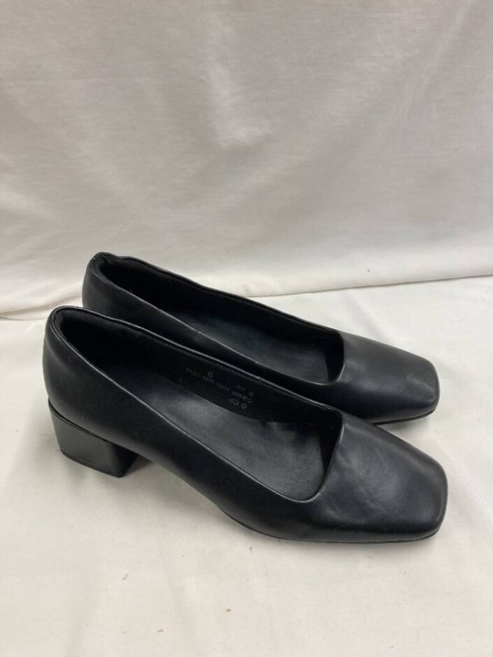 M&s Black Faux Leather Block Heel Court Shoes - Size 6 Uk
