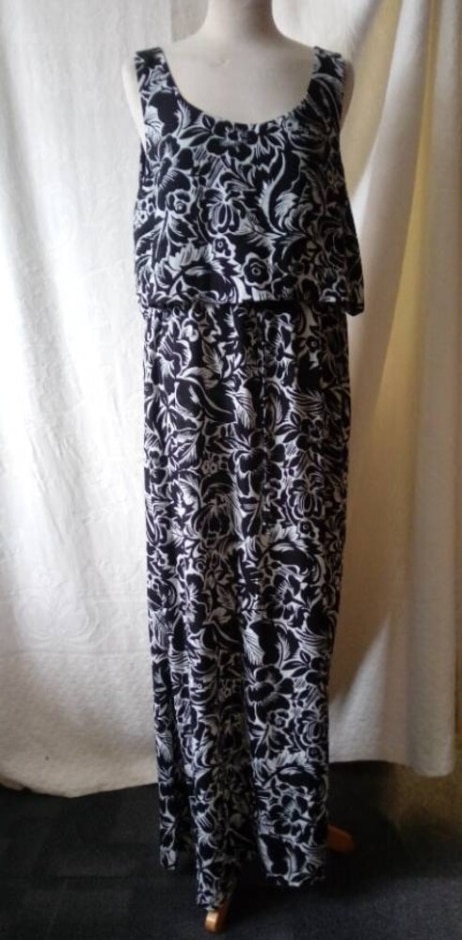 ivanka trump sleeveless maxi dress black & white size: 16