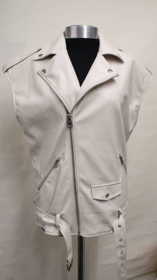 missguided sleeveless jacket cream size: 6